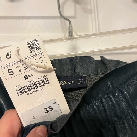 NWT ZARA Faux Leather Mini Skirt with pockets!! - Picture 3 of 3